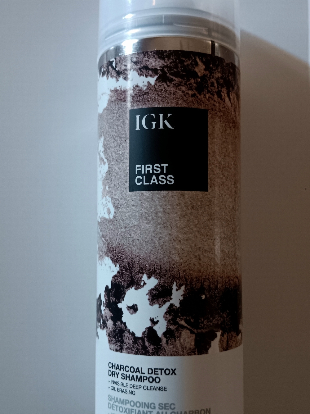 IGK First Class Charcoal Detox Dry Shampoo - Brown/Black